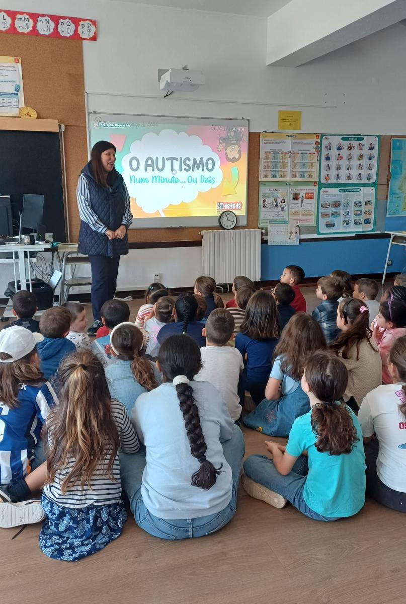 Sessão sobre autismo em sala de aula